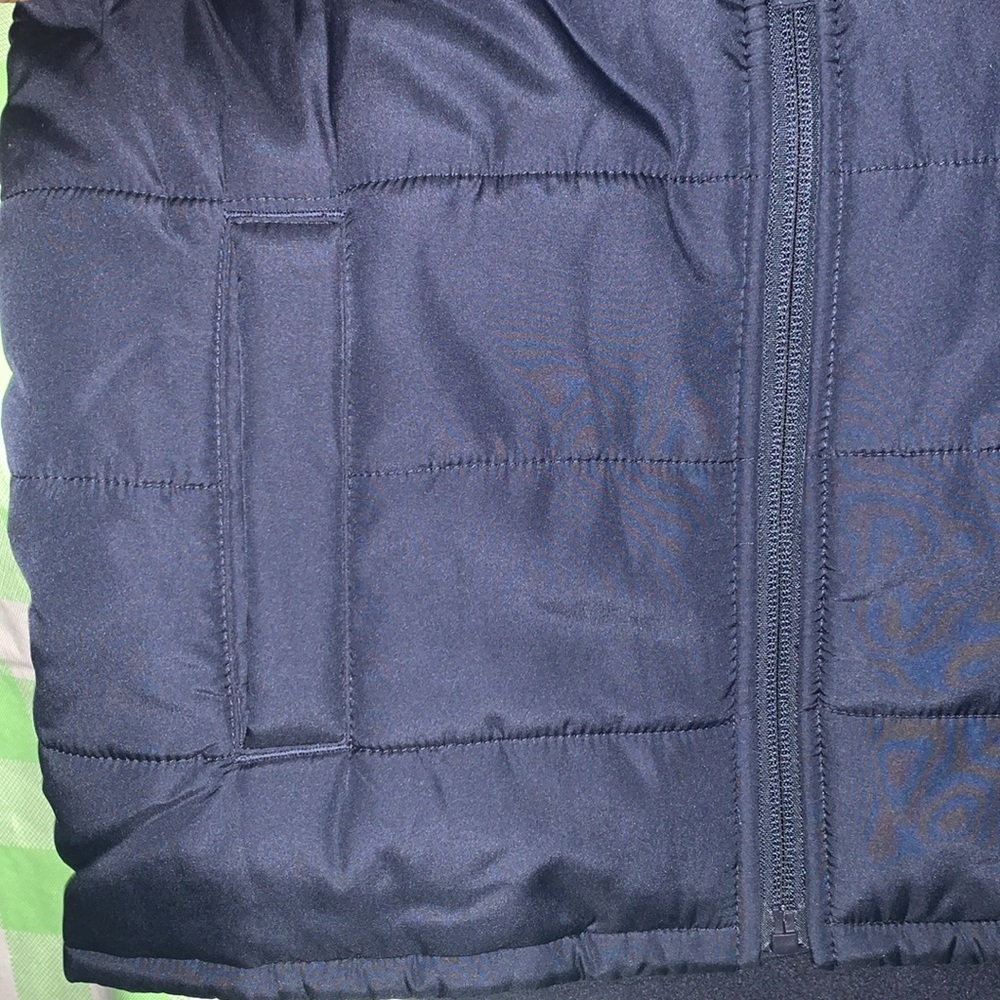Place Vest - Picture 2 of 3
